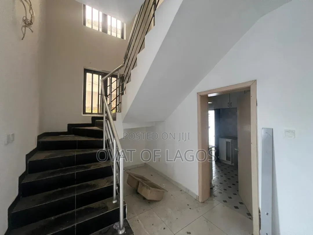 4bdrm Duplex in Ikota for sale