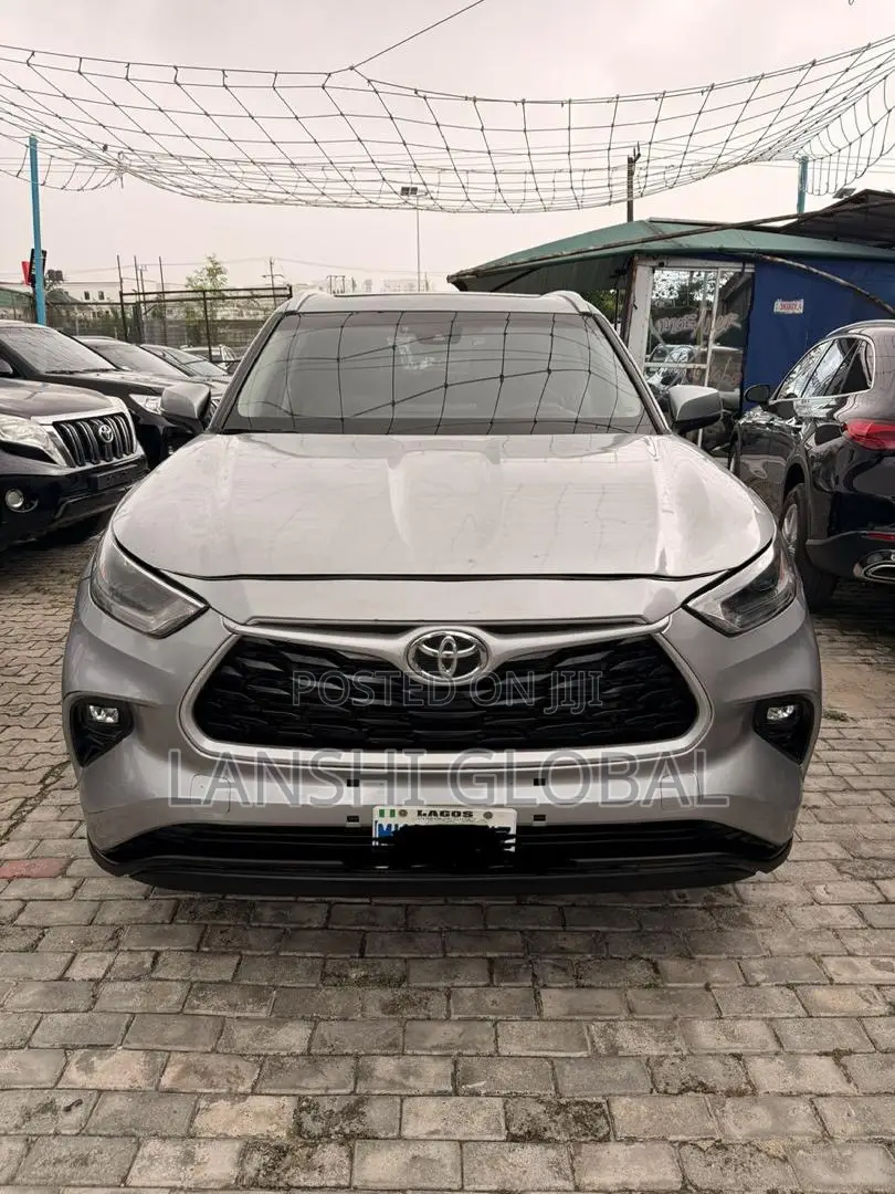 Toyota Highlander XLE 2021 Silver