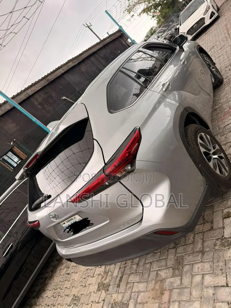 Toyota Highlander XLE 2021 Silver