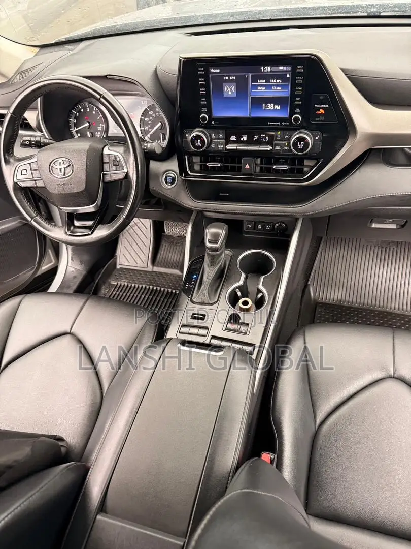 Toyota Highlander XLE 2021 Silver