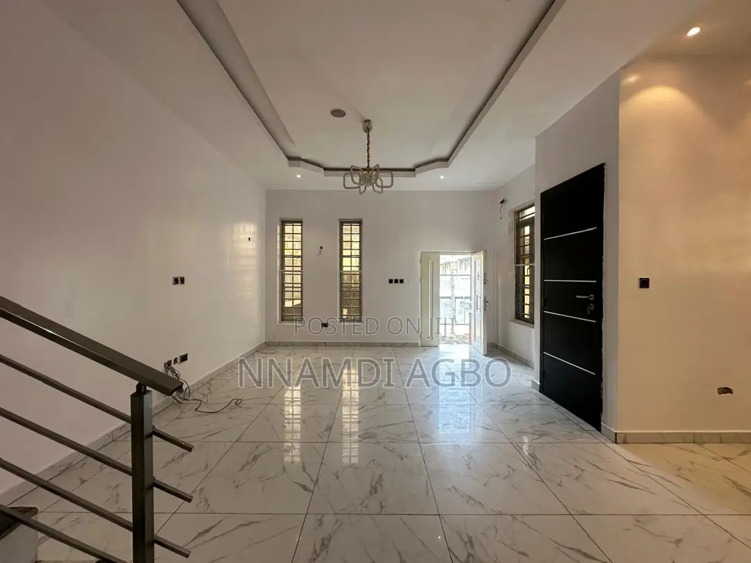 4bdrm Duplex in Chevron for rent