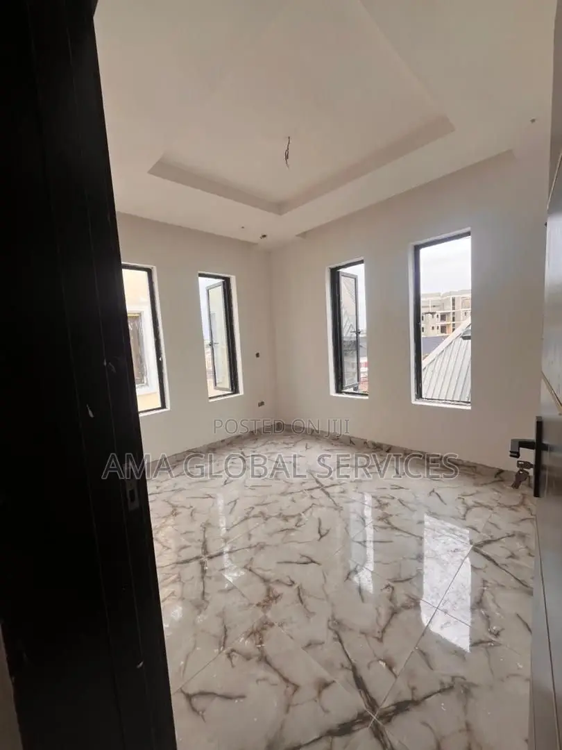2bdrm Maisonette in The Goldmark, Ikate for sale