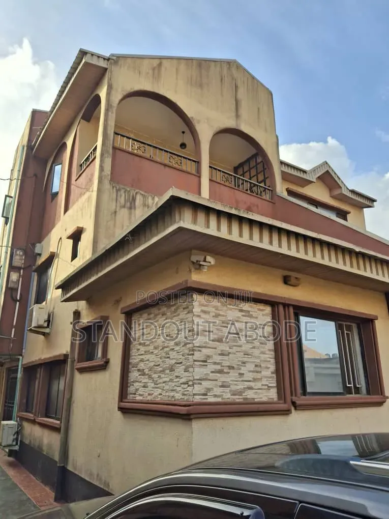 5bdrm Duplex in Secure Location, Governors Road for sale