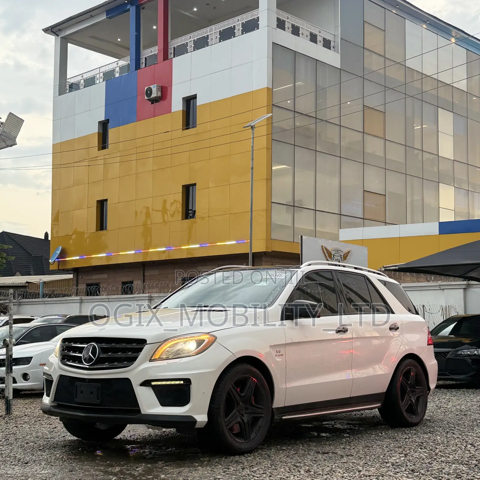 Mercedes-Benz M Class ML63 AMG 4dr SUV AWD (5.5L 8cyl Turbo 7A) 2014 White