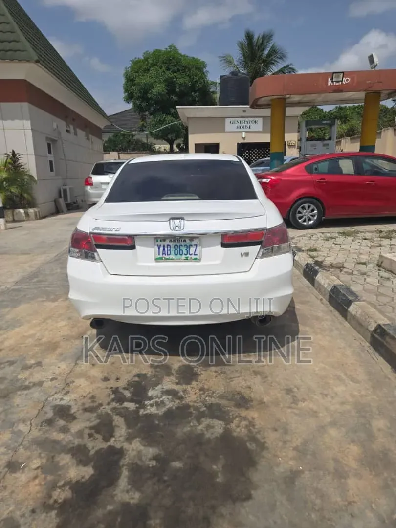 Honda Accord 2010 White