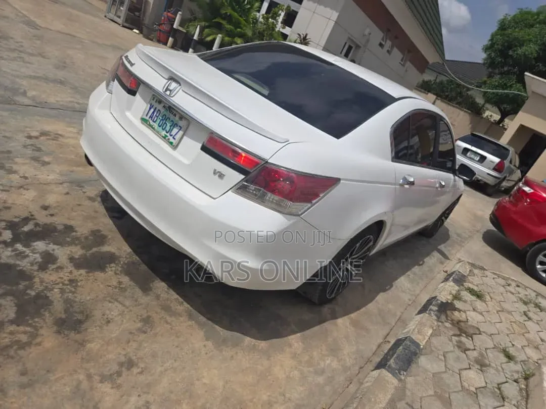 Honda Accord 2010 White