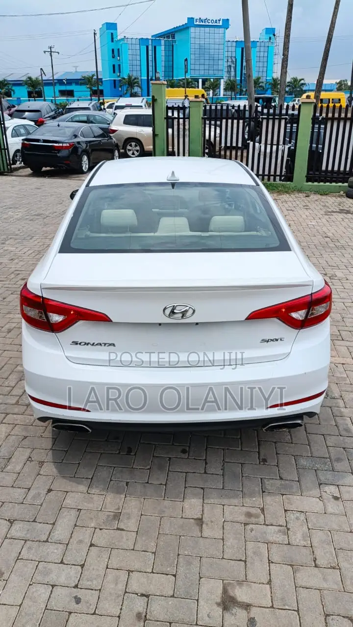 Hyundai Sonata SE 4dr Sedan (2.4L 4cyl 6A) 2015 White