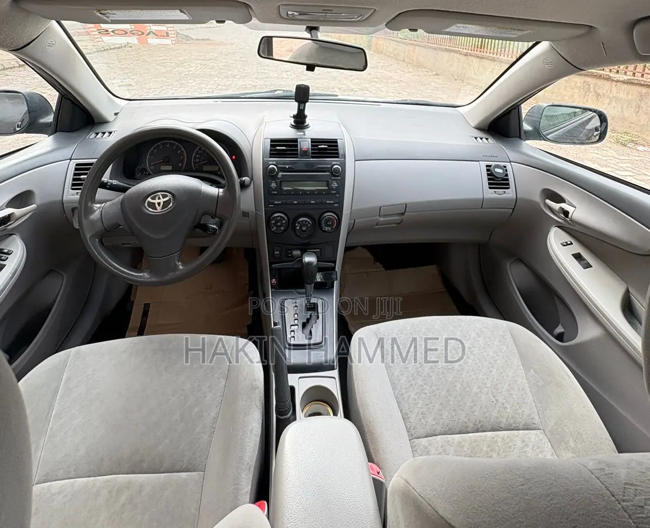 Toyota Corolla LE 4dr Sedan (1.8L 4cyl 4A) 2010 Gray