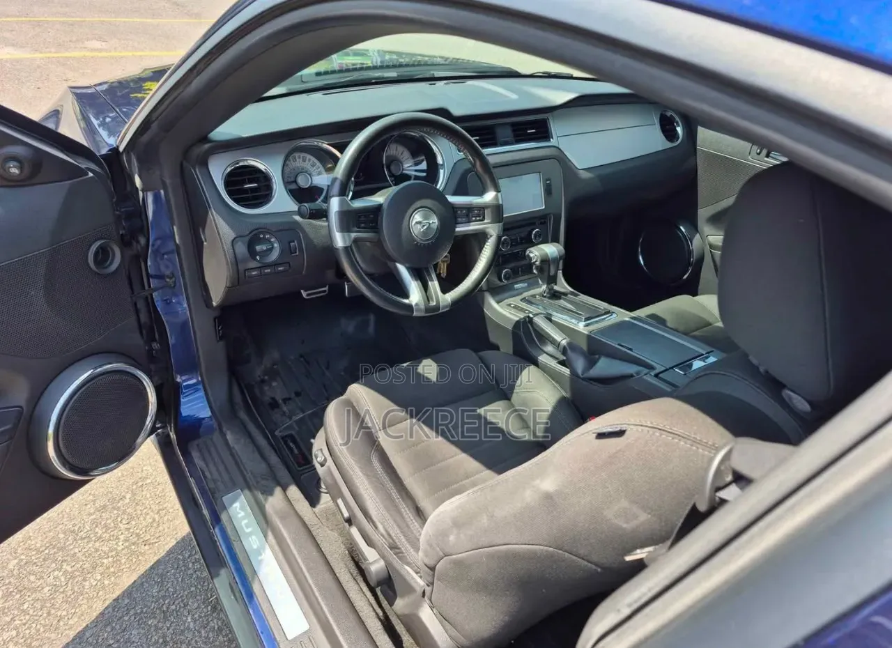 Ford Mustang 2012 Blue