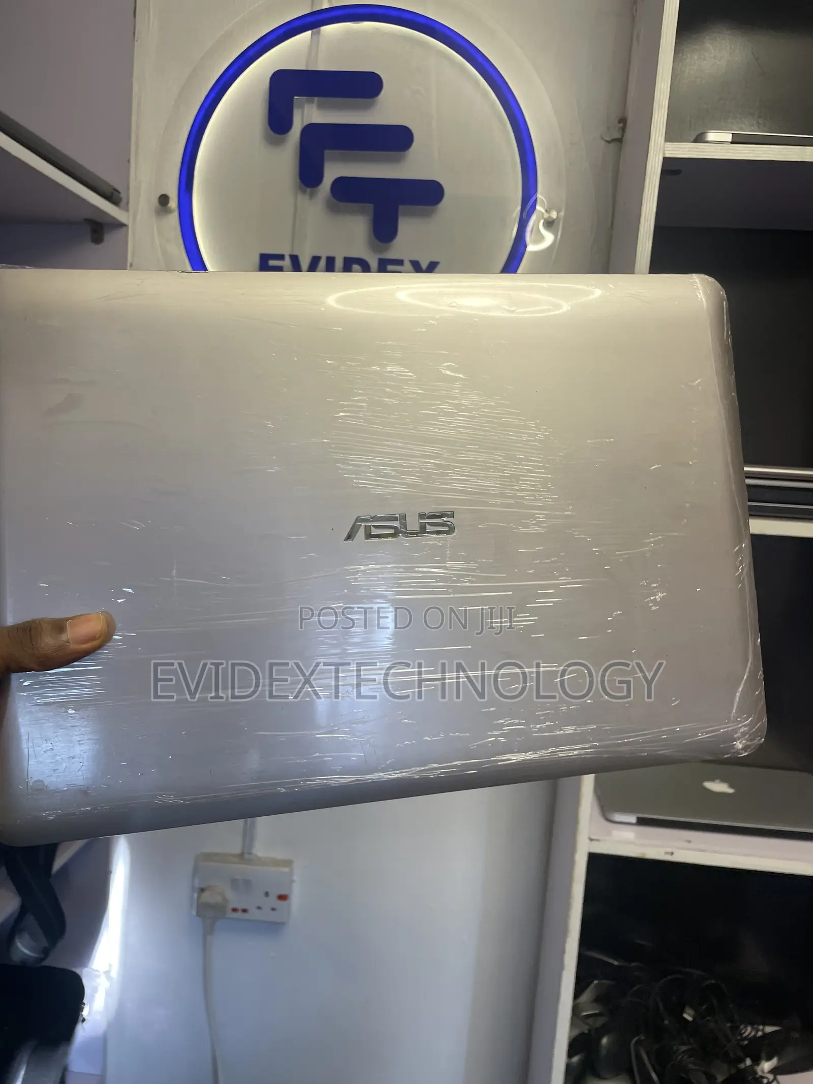 Laptop Asus X555LA 8GB Intel Core i5 SSD 256GB