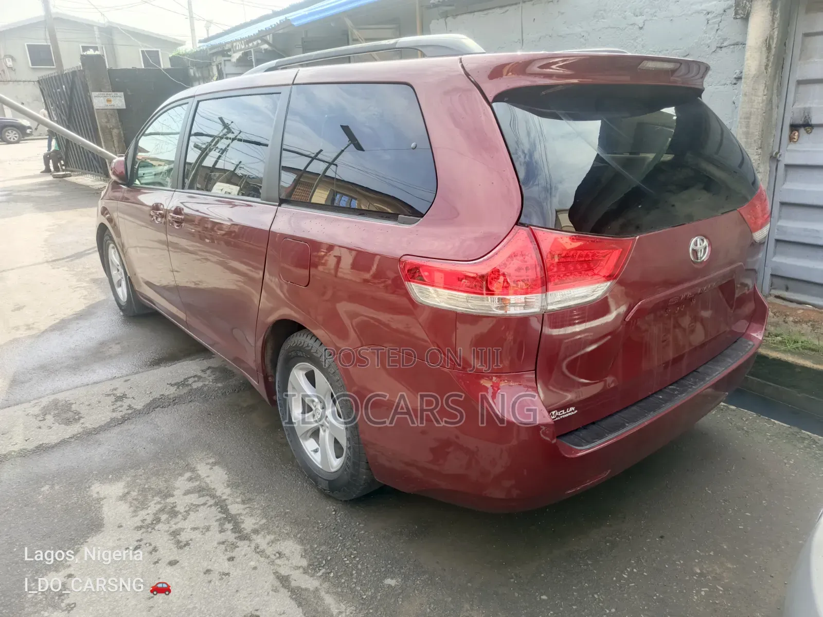 Toyota Sienna LE 7-Passenger Mobility 4dr Minivan (3.5L 6cyl 6A) 2014 Red