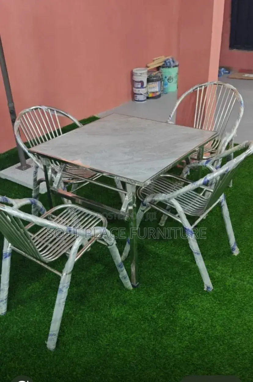 High Classic Luxury Out Door Dining Table With 4 Chairs