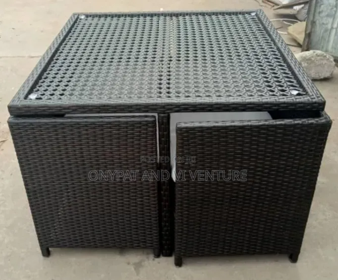 Morden Outdoor Dinning Unit With Glass Top