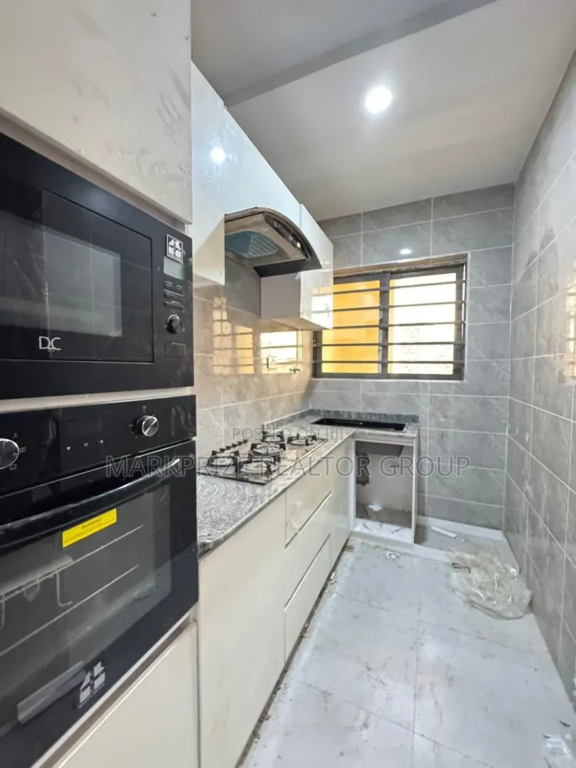 Studio Apartment in Surulere Lagos for sale