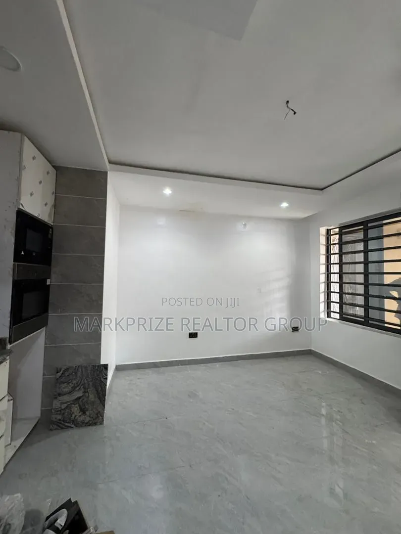 Studio Apartment in Surulere Lagos for sale