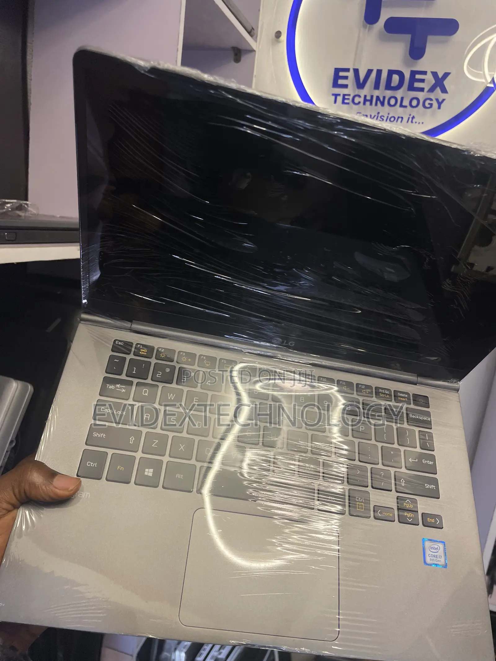 Laptop LG Gram 14 8GB Intel Core i7 SSD 512GB