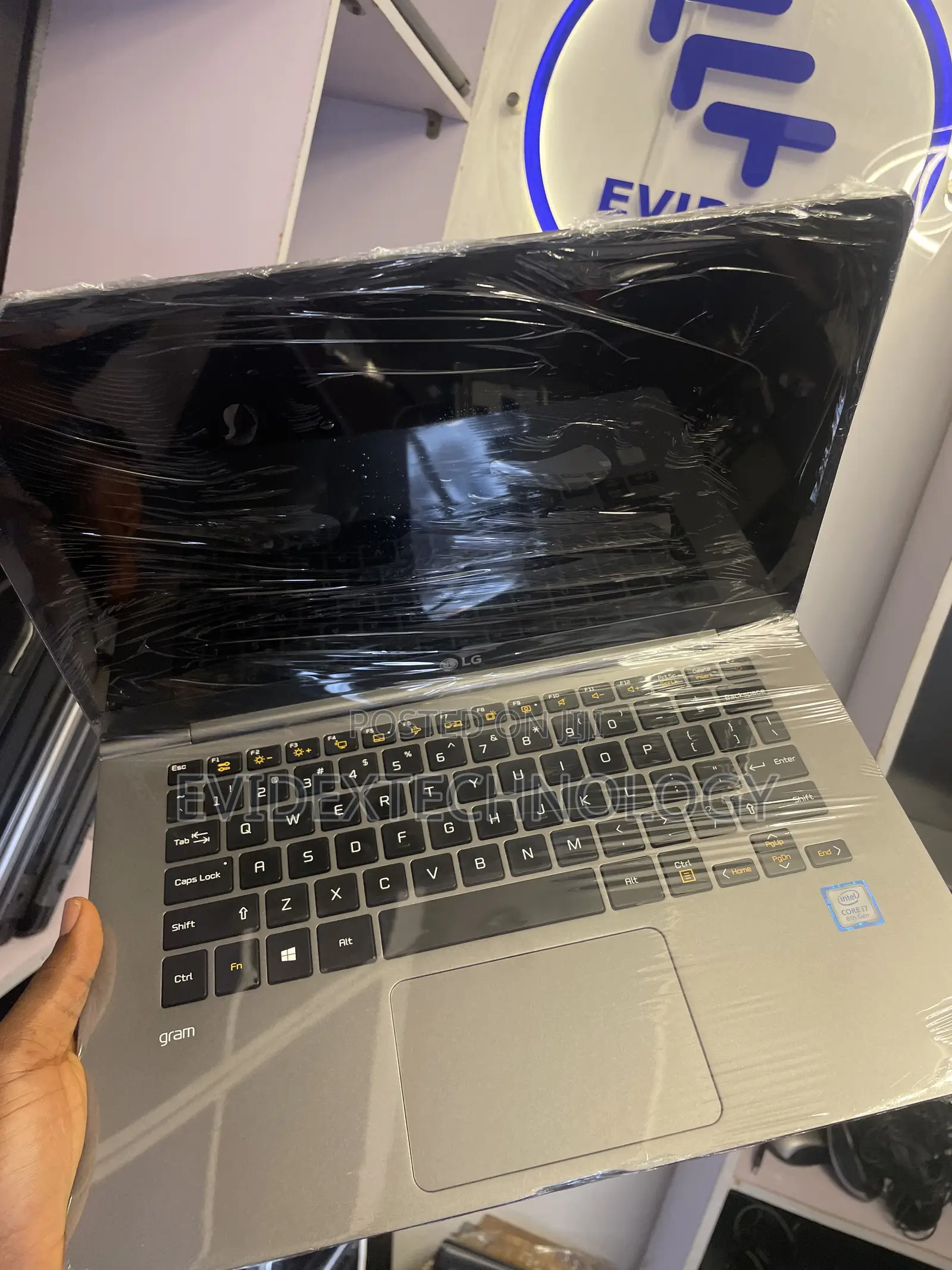 Laptop LG Gram 14 8GB Intel Core i7 SSD 512GB