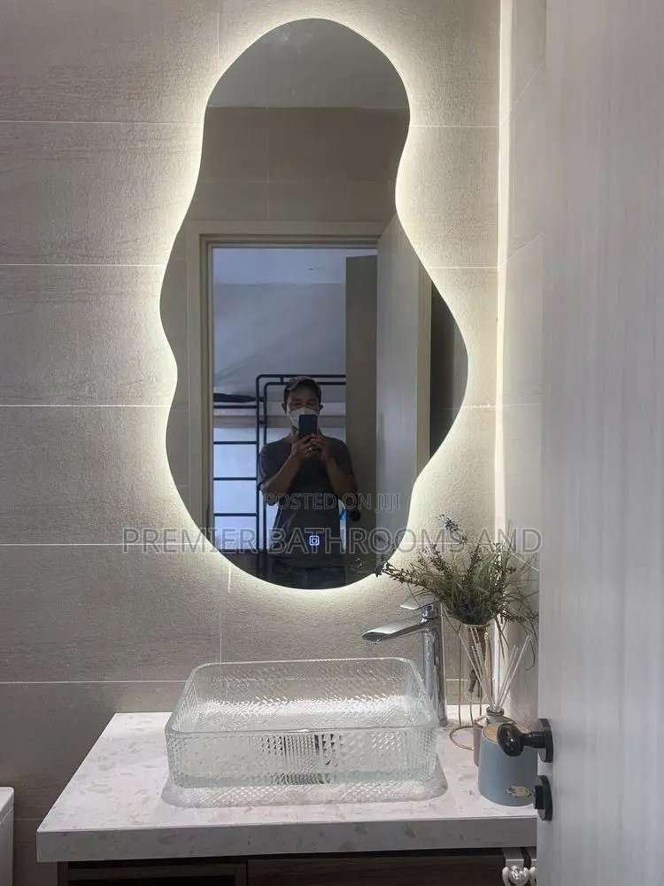 Shapeless Mirror With Light