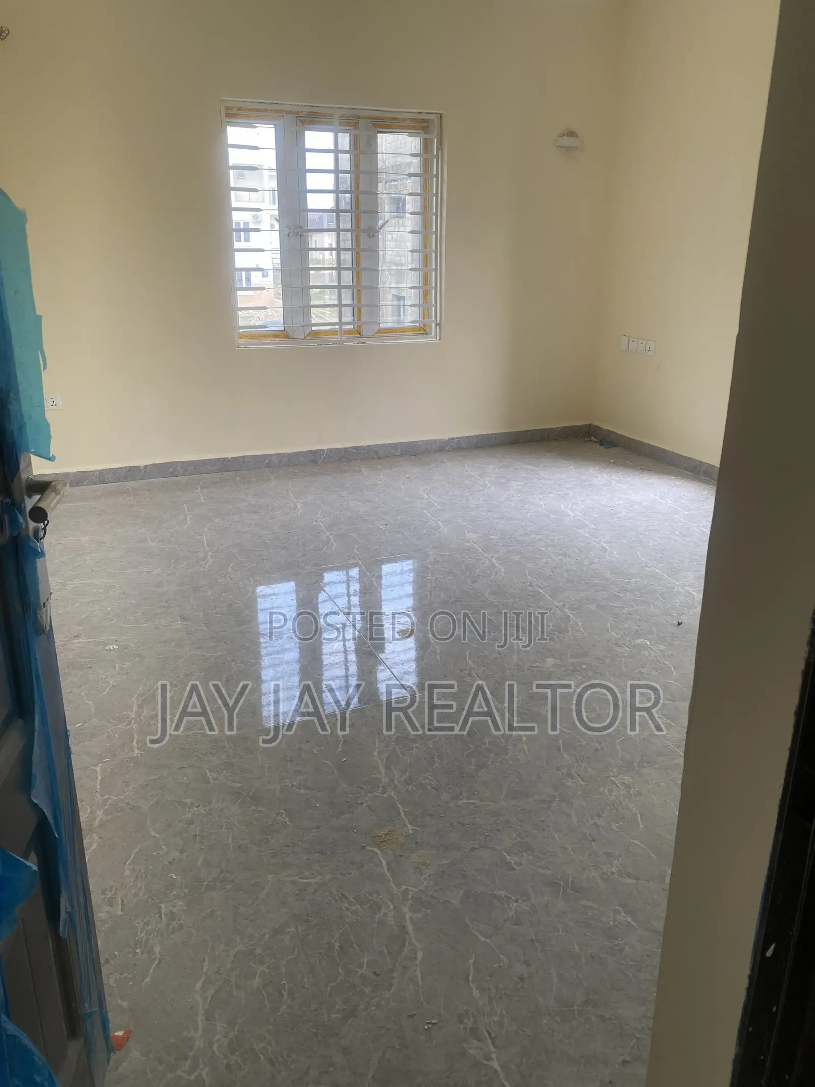 3bdrm Block of Flats in Sabon Lugbe for rent