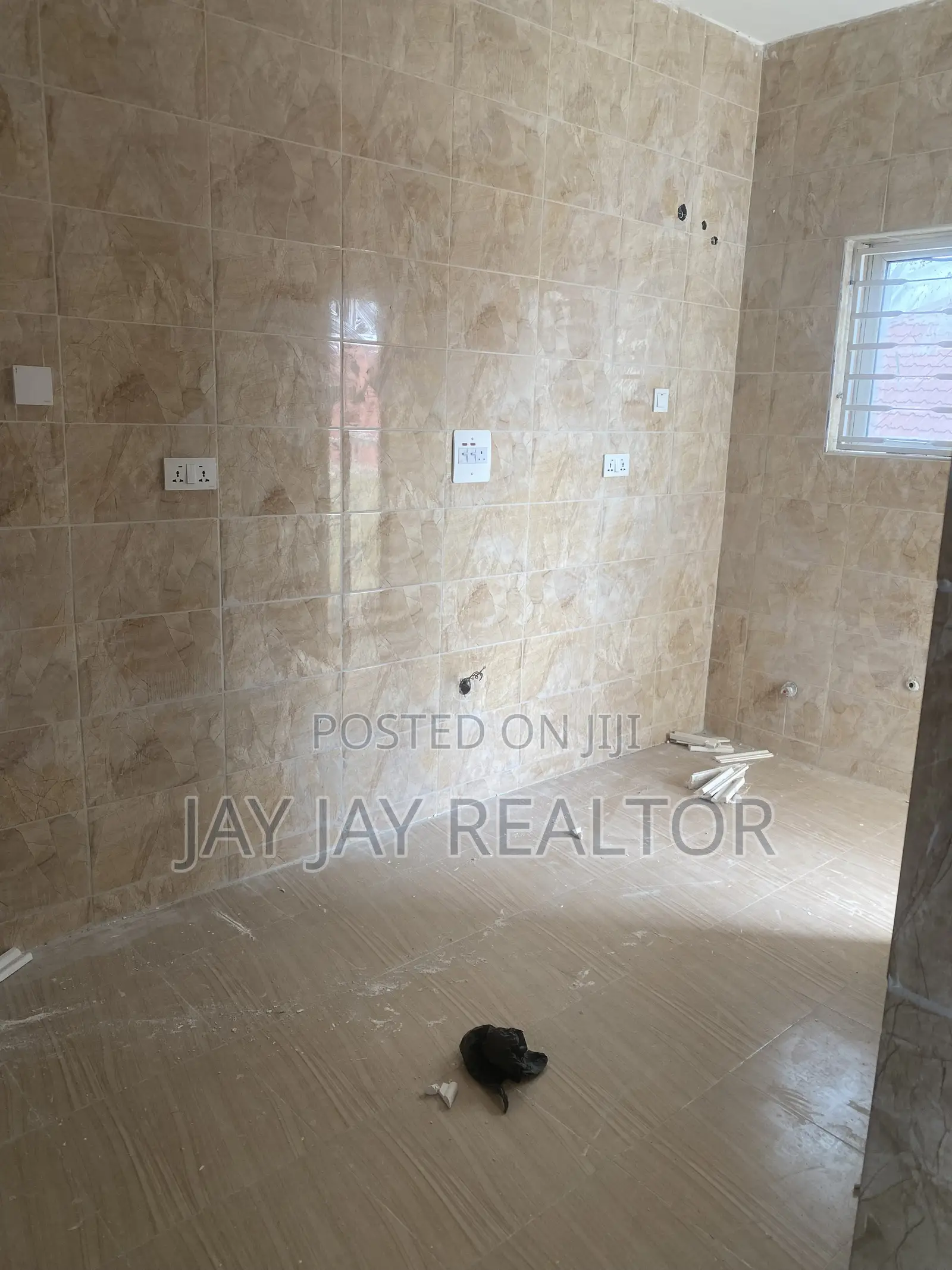 3bdrm Block of Flats in Sabon Lugbe for rent