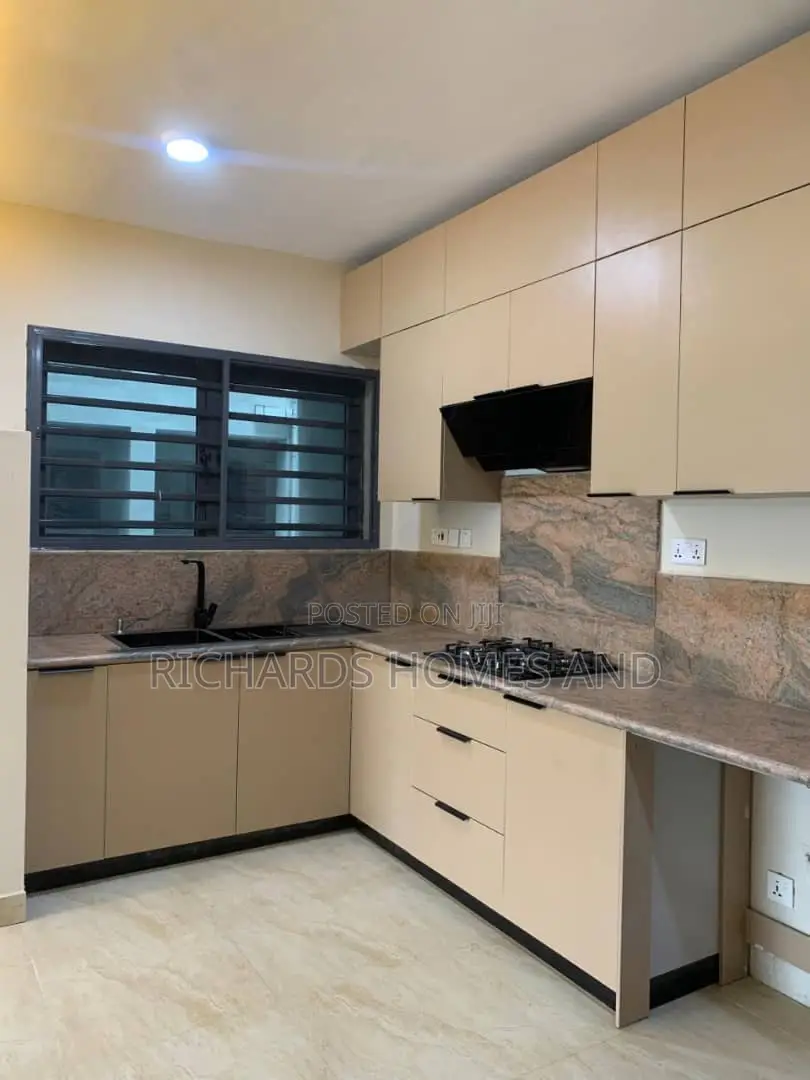 3bdrm Apartment in Lekki Phase 1 for rent