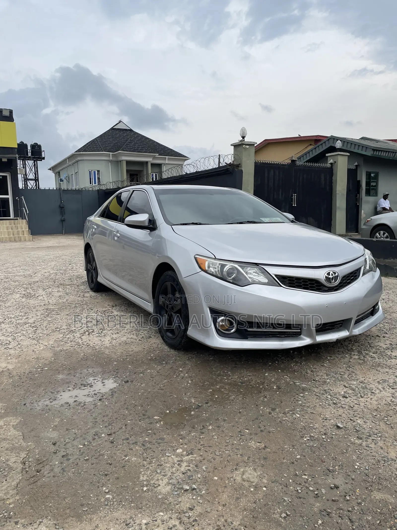 Toyota Camry SE 4dr Sedan (2.5L 4cyl 6A) 2013 Silver