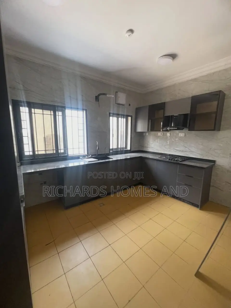 3bdrm Apartment in Lekki Phase 1 for rent