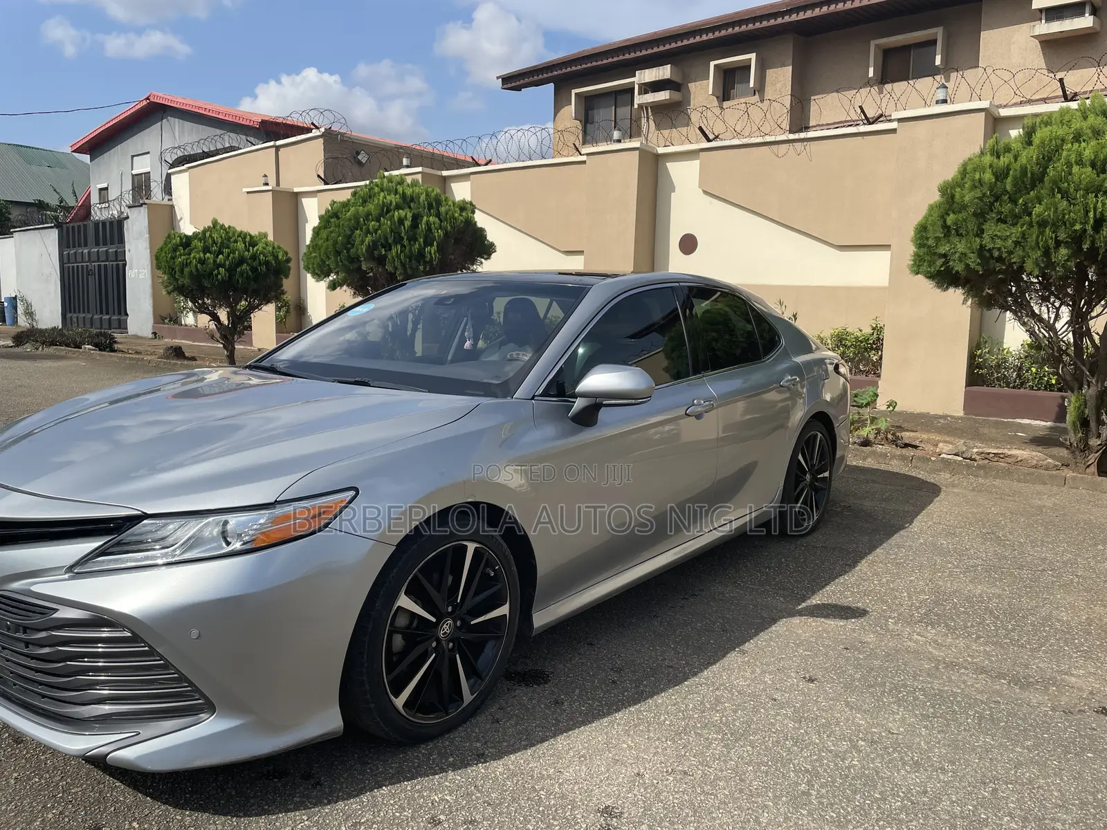 Toyota Camry XLE FWD (2.5L 4cyl 8AM) 2018 Ivory