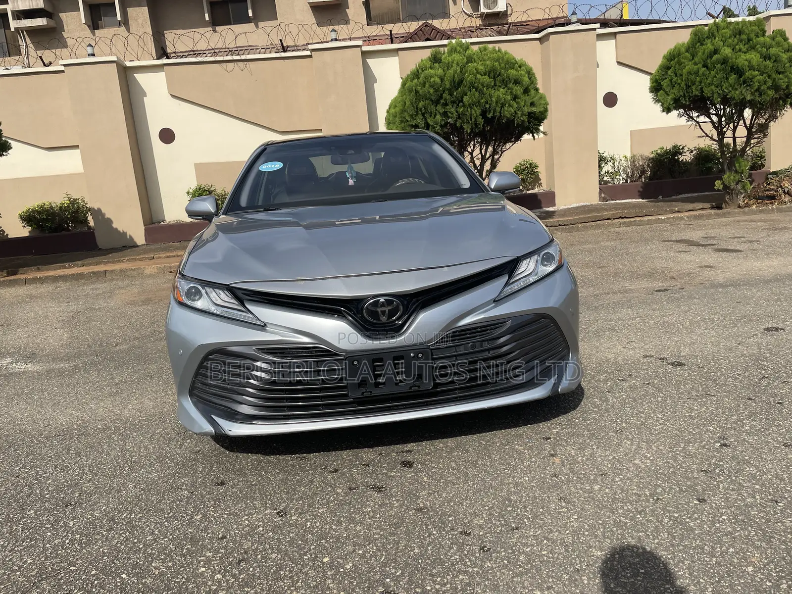 Toyota Camry XLE FWD (2.5L 4cyl 8AM) 2018 Ivory