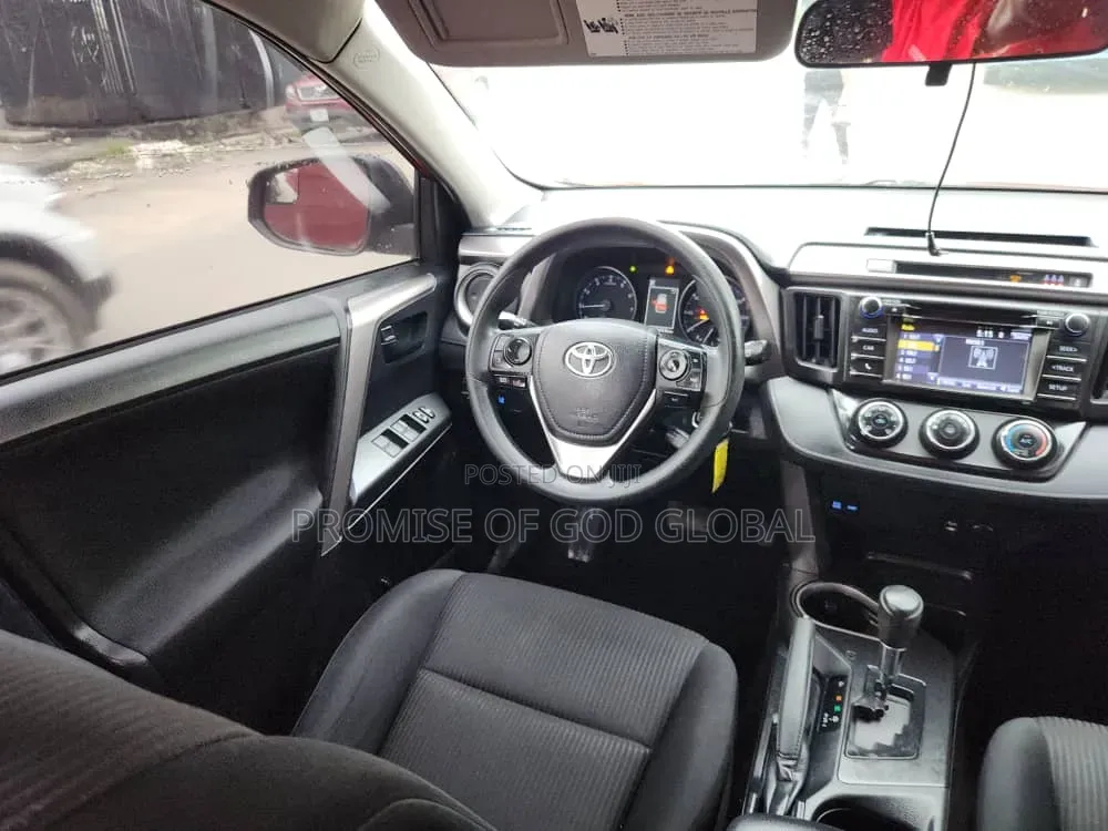 Toyota RAV4 XLE 4dr SUV (2.5L 4cyl 6A) 2018 Burgundy