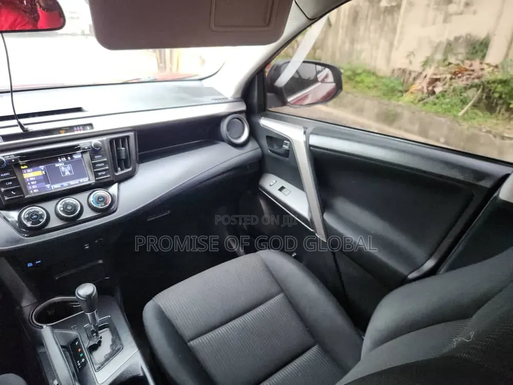 Toyota RAV4 XLE 4dr SUV (2.5L 4cyl 6A) 2018 Burgundy