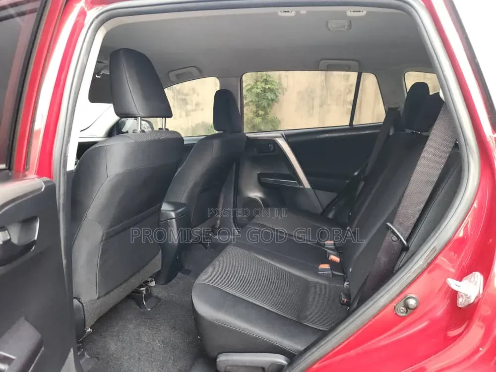 Toyota RAV4 XLE 4dr SUV (2.5L 4cyl 6A) 2018 Burgundy