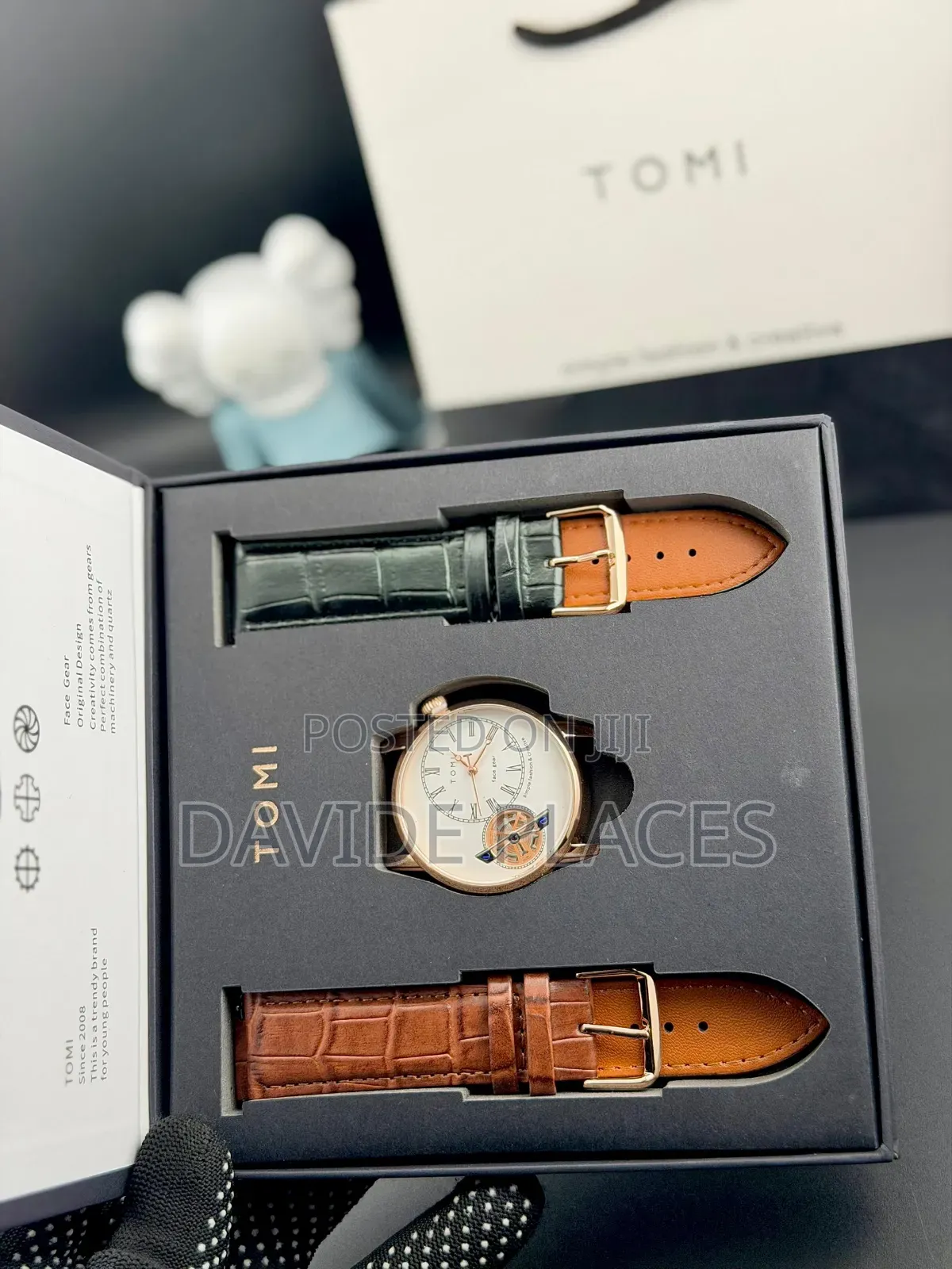 Tomi Leather
This Watch Set Is Paired With Two Different Colored