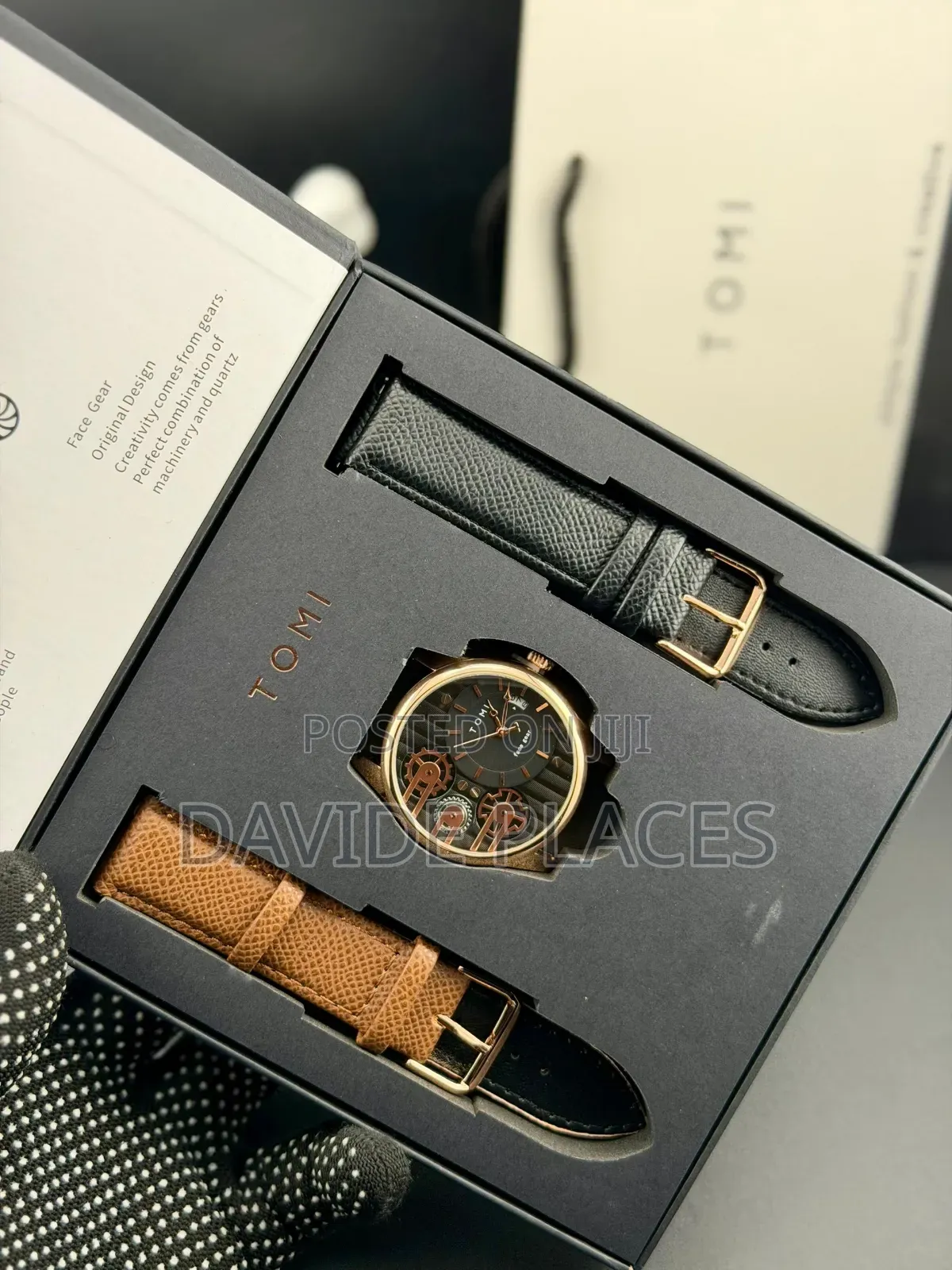 Tomi Leather
This Watch Set Is Paired With Two Different Colored