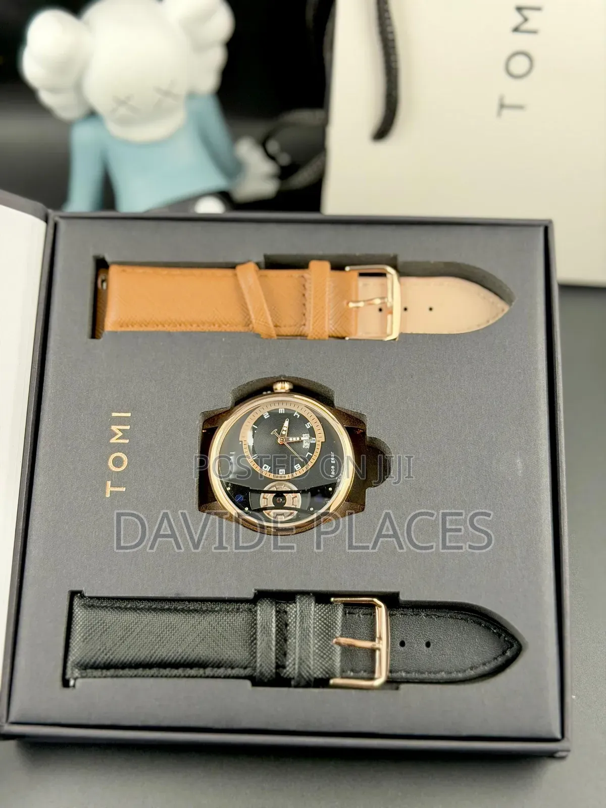 Tomi Leather
This Watch Set Is Paired With Two Different Colored