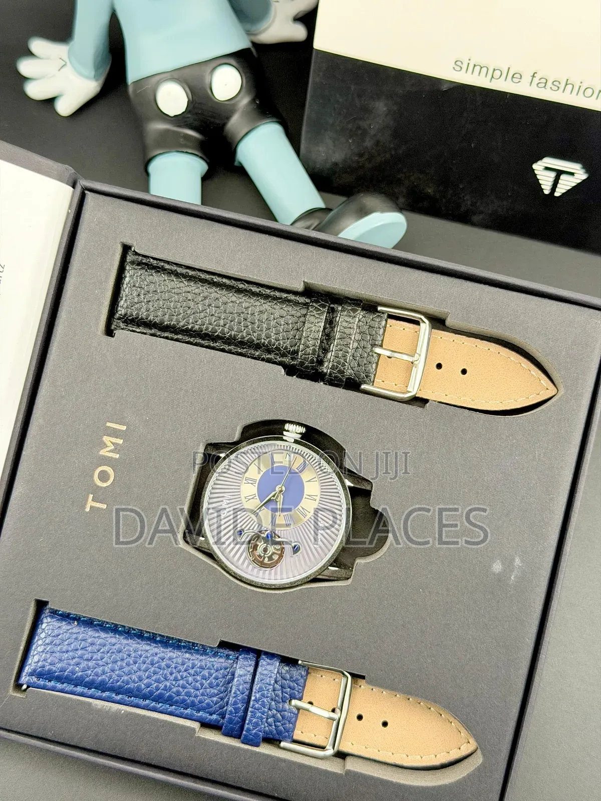 Tomi Leather
This Watch Set Is Paired With Two Different Colored