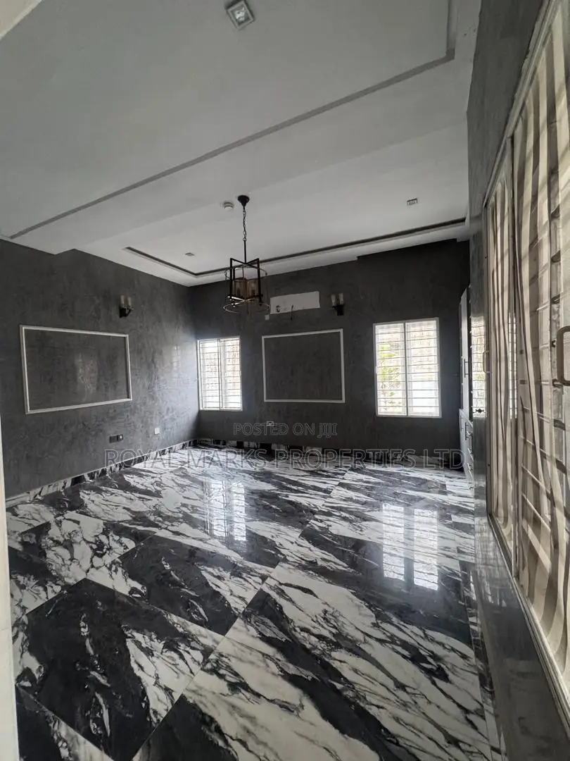 4bdrm Duplex in Pyakasa for sale