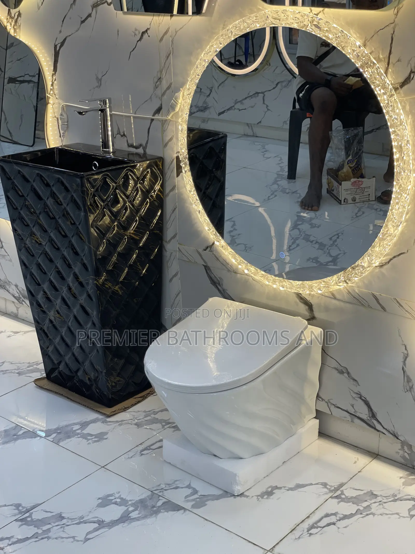 Complete Set of Basin,Conceal Toilets,And Mirror