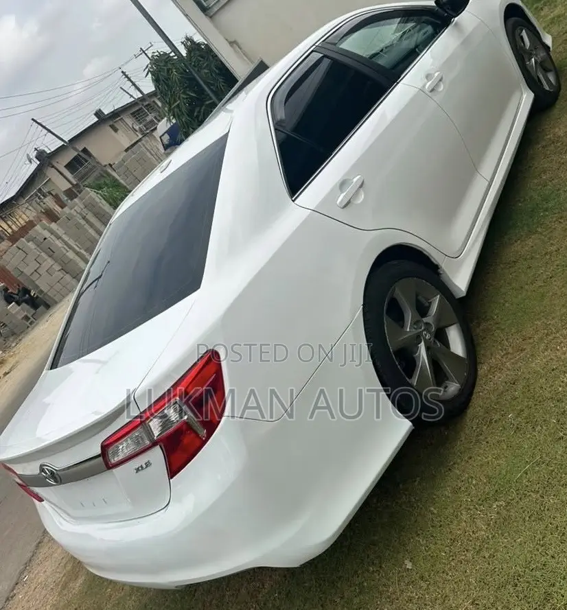Toyota Camry SE V6 4dr Sedan (3.5L 6cyl 6A) 2012 White