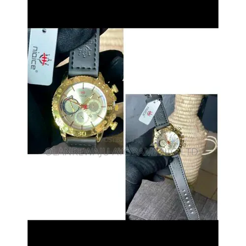 Quartz Men's Leather Strap Wristwatch