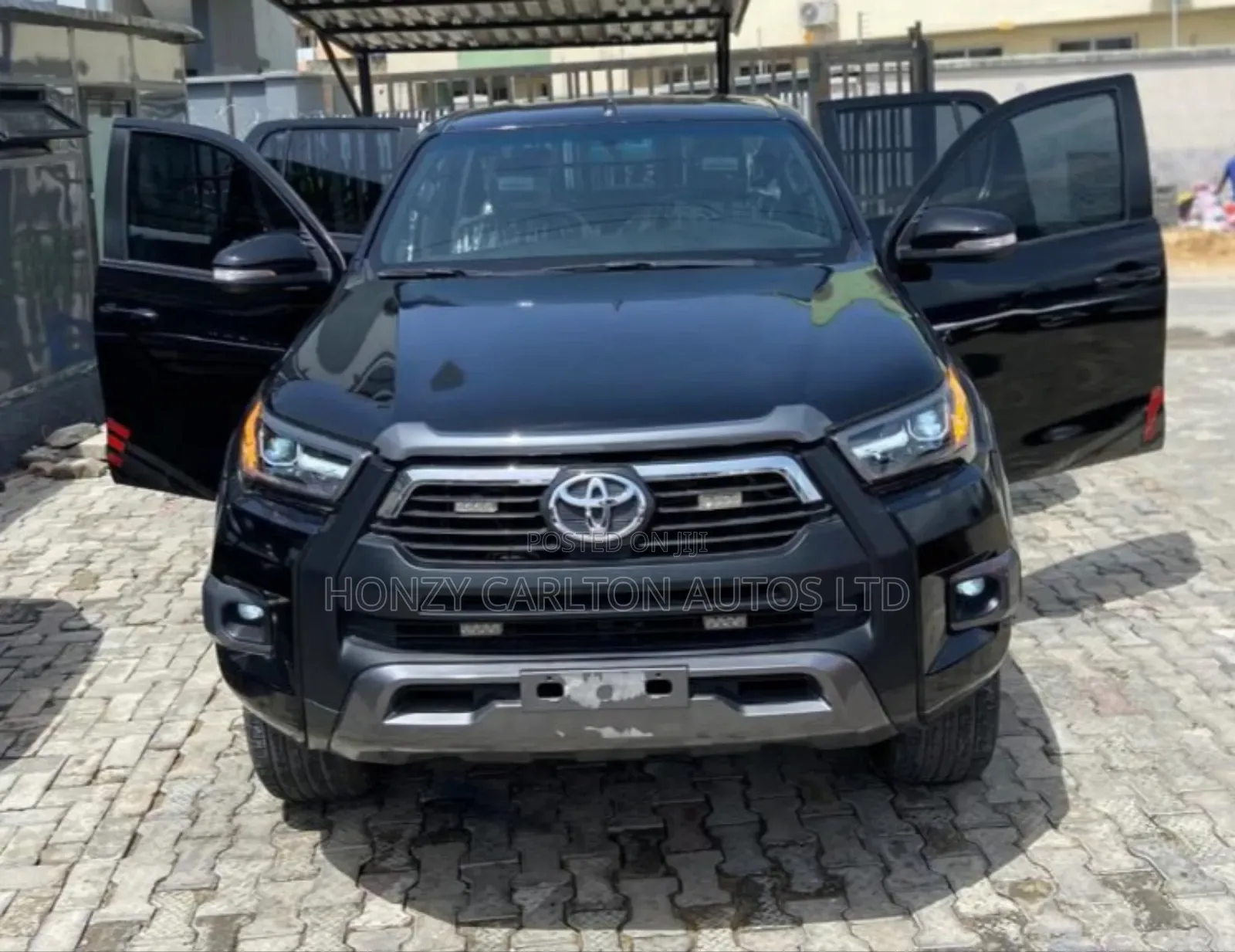 Toyota Hilux 2024 Black