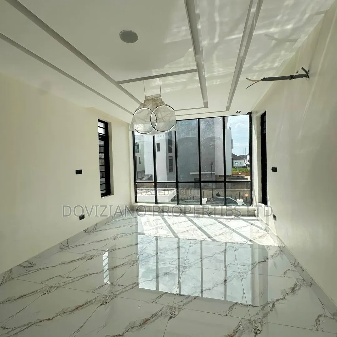 5bdrm Duplex in Lekki Phase 1 for sale