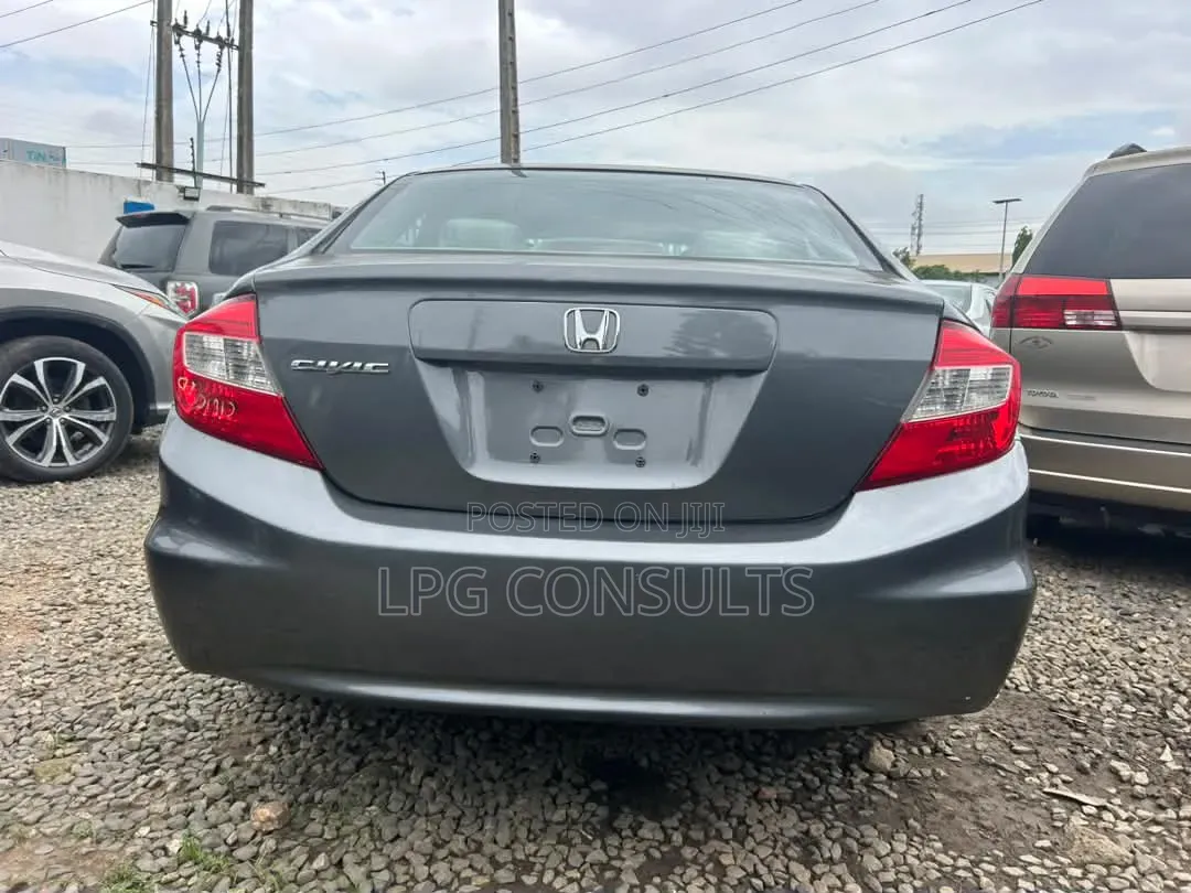 Honda Civic 1.8 5 Door Automatic 2011 Gray