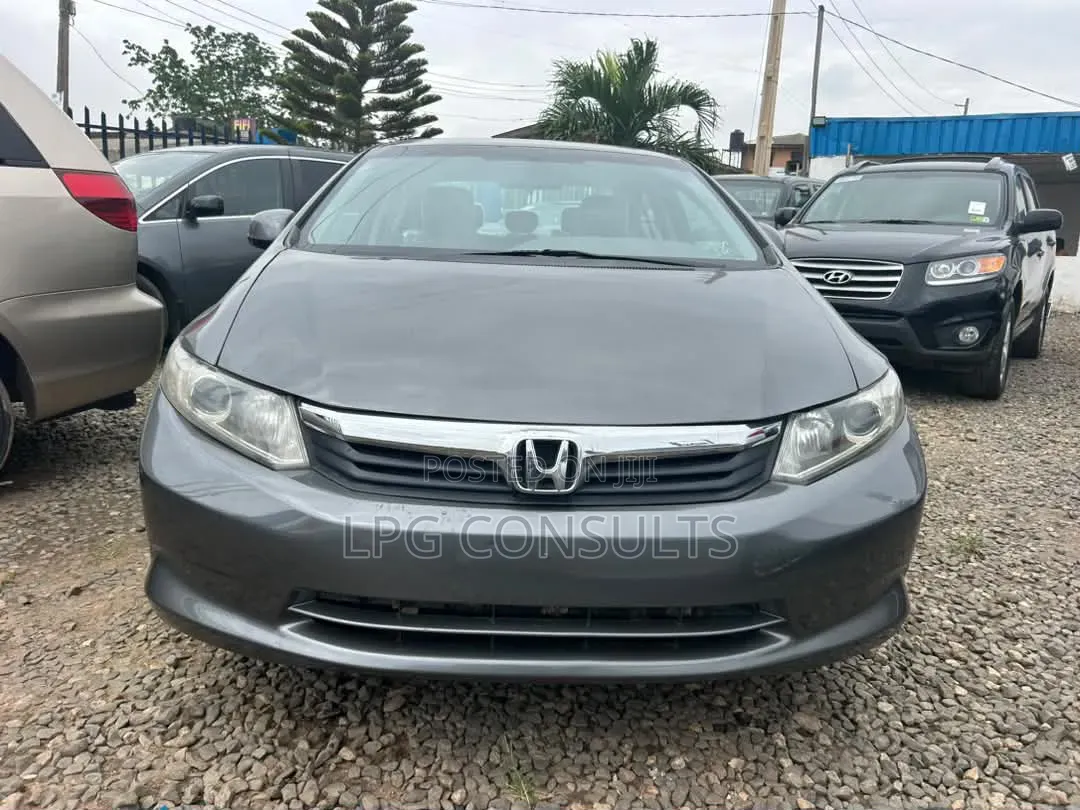 Honda Civic 1.8 5 Door Automatic 2011 Gray
