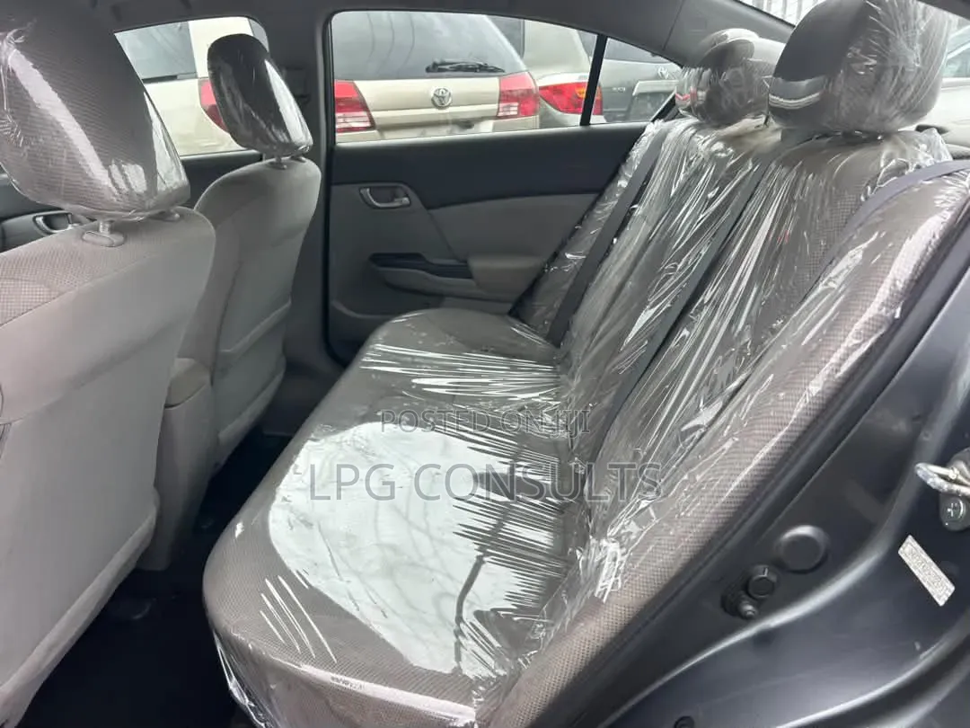 Honda Civic 1.8 5 Door Automatic 2011 Gray