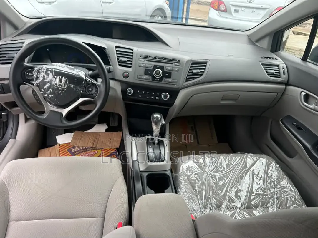Honda Civic 1.8 5 Door Automatic 2011 Gray