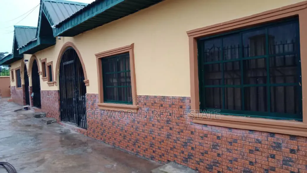 3bdrm Block of Flats in Abike Bustop,, Akobo for sale