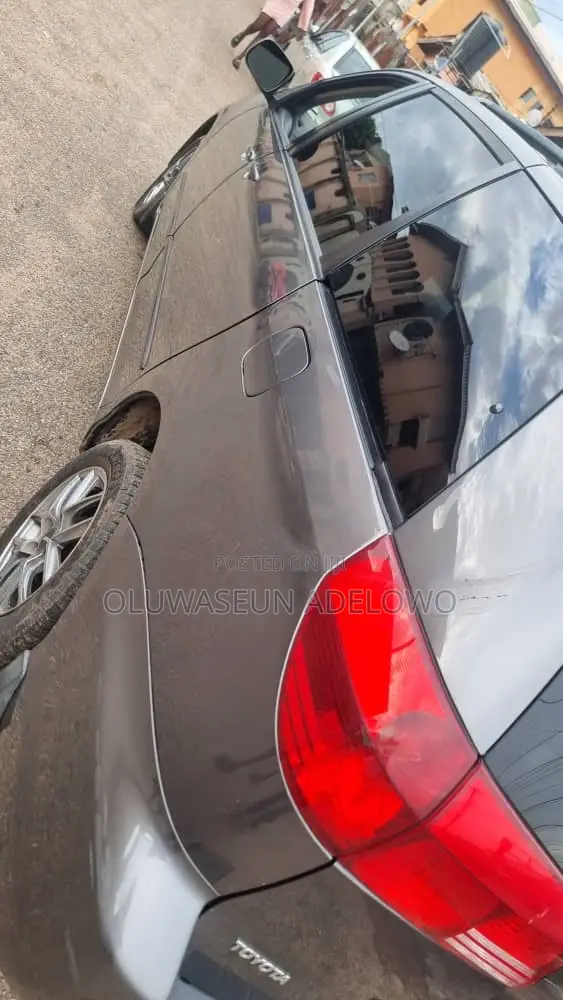 Toyota Sienna LE FWD (3.3L V6 5A) 2004 Gray
