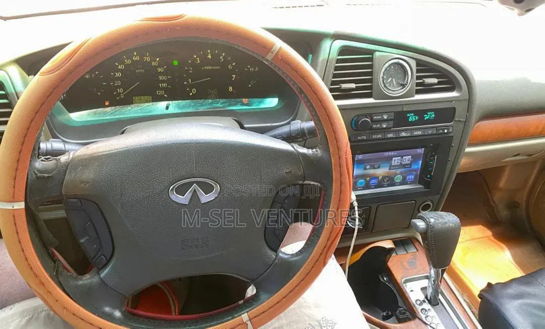 Infiniti QX4 2000 Gold