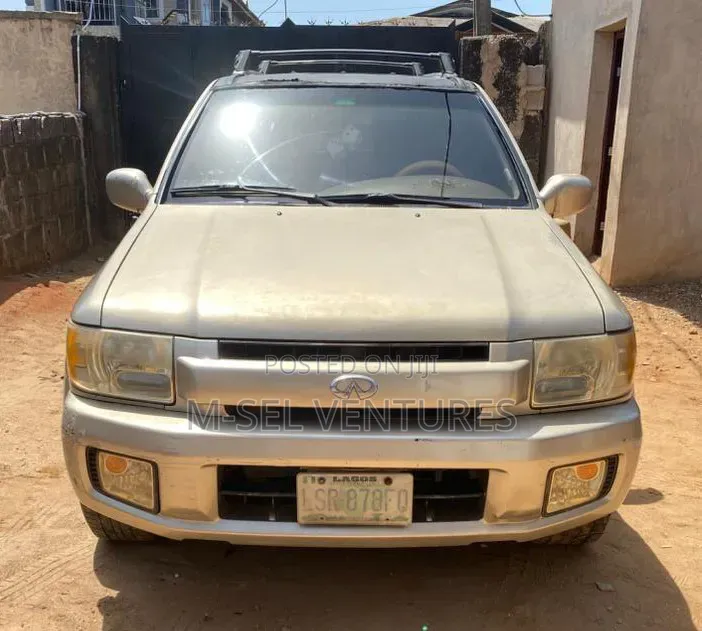 Infiniti QX4 2000 Gold